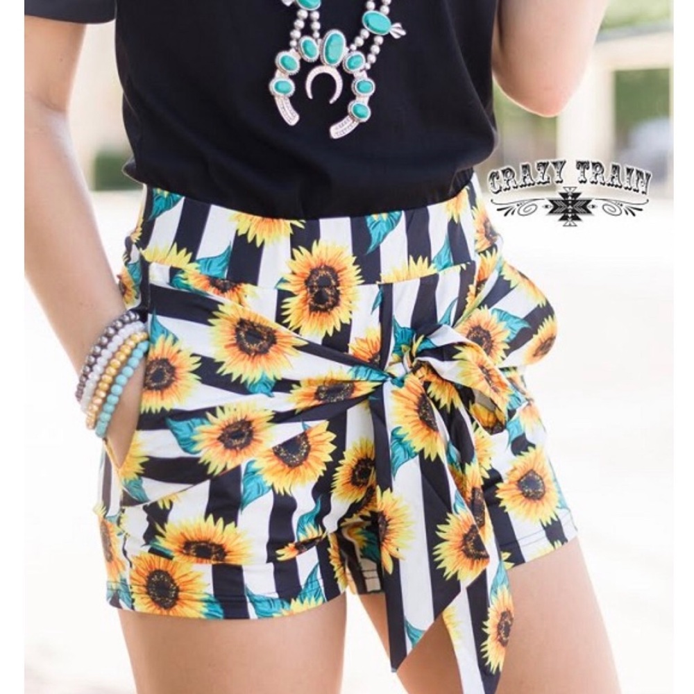 SOLD OUT 🌻 Crazy Train Sunflower Bow Shorts🌻 - Picture 2 of 6
